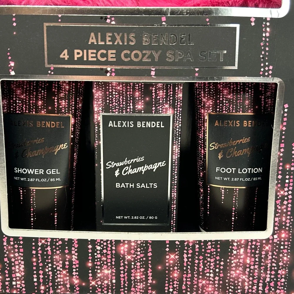 Alexis Bendel‎ 4 Piece Cozy Spa Set Strawberries Champagne Pink Slippers New